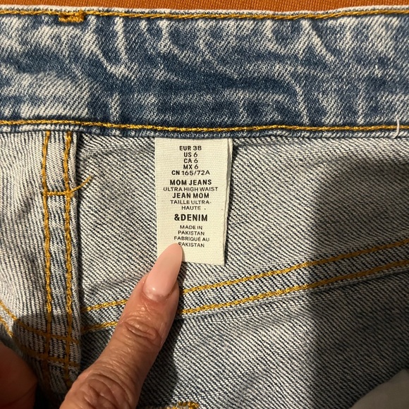💥4/$20 H&M Women’s size 6 ultra high waisted mom jeans. Worn once! BUNDLE & SAVE - Picture 3 of 7